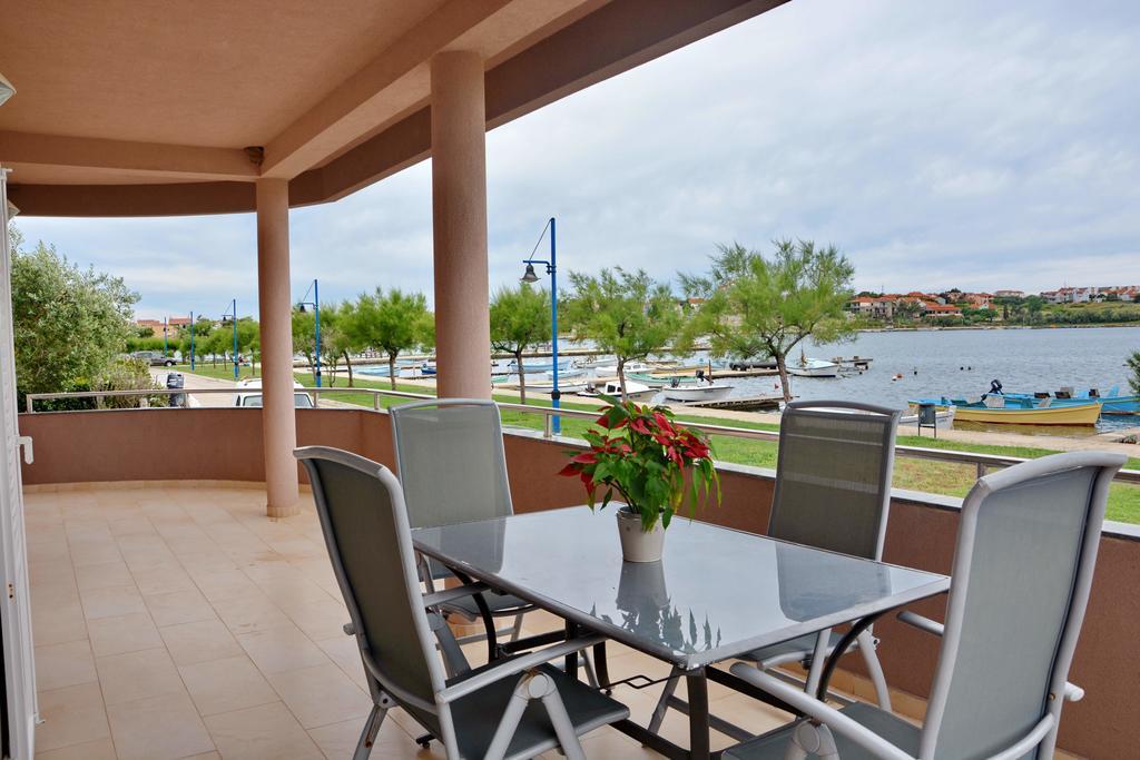 Apartments Clara Nin Luaran gambar